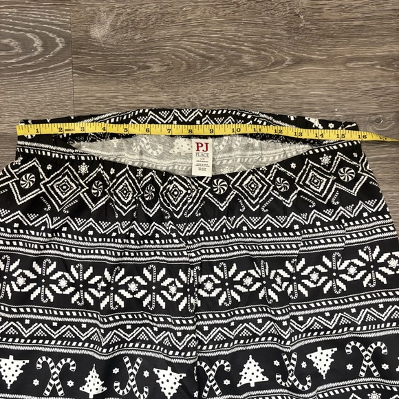 Unisex Snowflake And Candy Cane Christmas Pajamas Black & White Size Large -NWT - Picture 9 of 9